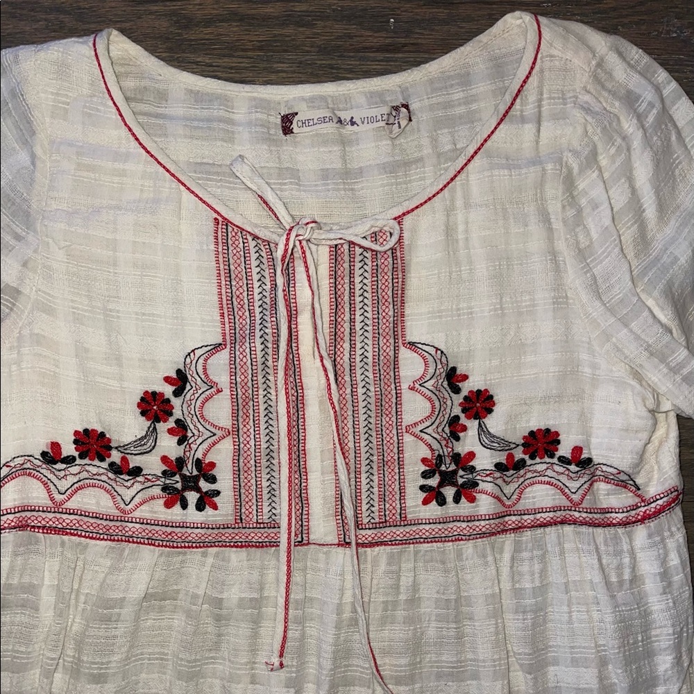 NWOT Chelsea & Violet peasant top with tie - Picture 3 of 3